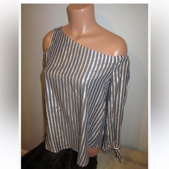EXPRES COLD SHOULDER Gold Metallic Shirt Top Sz M $60 - Picture 2 of 6